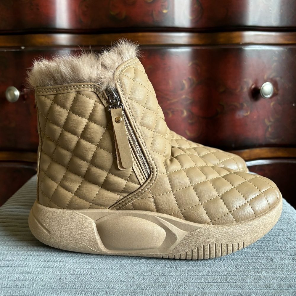 Women's Warm Thick Soled Snow Boots Wide Width size 7.5